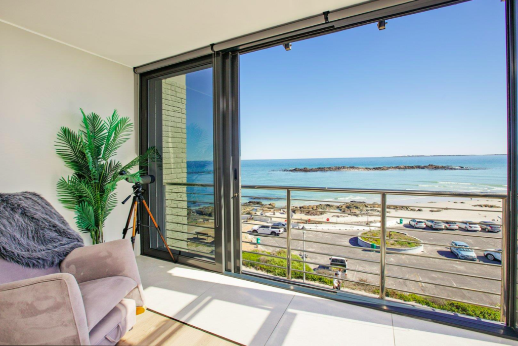 2 Bedroom Apartment in Bloubergstrand